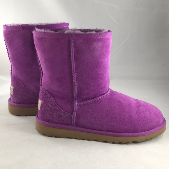 Ugg Classic Short Boots - Picture 2 of 6